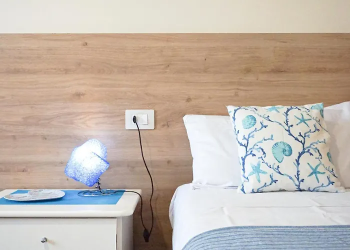 Mistral - Mima Management ألغيرو